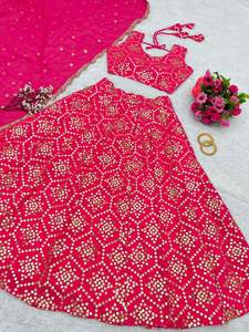 Vêtements traditionnels indiens Lehenga Choli de séquence de 9mm pour mariage et réception au prix de gros de l'Inde - Product Image 3