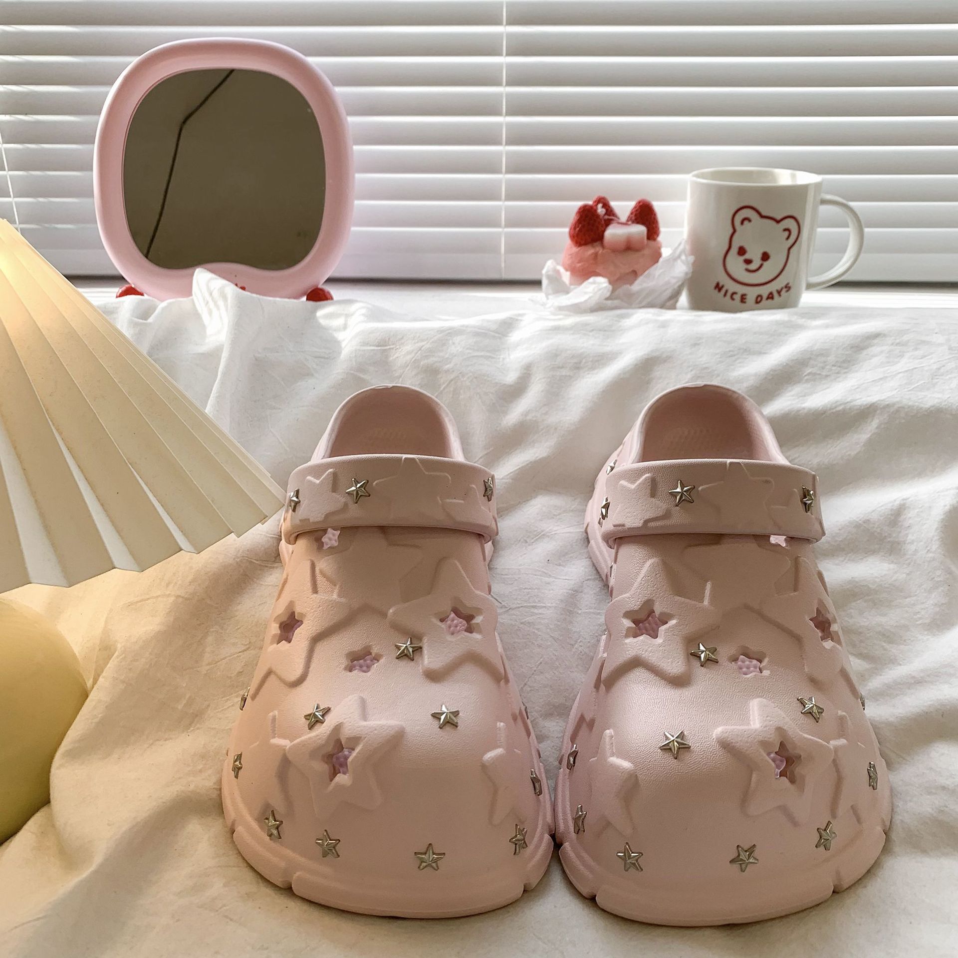 สีชมพู (พร้อมเครื่องประดับรูปดาว)