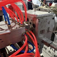 Ligne de production de cadres de fenêtres et de portes en PVC, prix avantageux, machine de fabrication de profilés PVC co-extrudés pour usage extérieur, fabricant