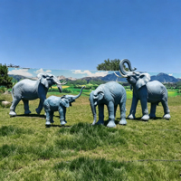 Op maat gemaakte hars olifantensculptuur met feeërieke piramideontwerpen - handgeschilderd voor buitengebruik in villa's, parken, resorts en landschappen. OEM ODM mogelijk.