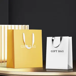 Sacchetto della spesa di carta d'imballaggio del sacchetto del regalo di carta di natale di Eco stampato logo personalizzato di lusso con la maniglia