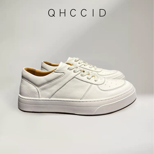 QHCCID รองเท้าผ้าใบหนังสีขาว ส้นเตี้ย ระบายอากาศได้ดี รองเท้าลำลอง สไตล์เดินเล่น พื้นรองเท้ายาง - Product Image 4