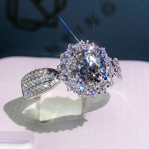 Anello con micro zirconi intarsiati effetto cielo stellato, molto venduto, gioiello da sposa alla moda per donna - Product Image 1