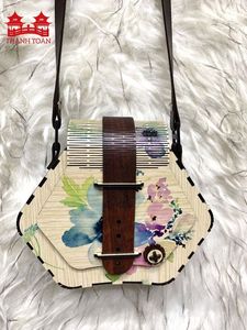 Bolso de Mano Vintage de Madera con Diseño Floral, Corte Láser, Flexible, de Madera, para Llevar al Hombro o Cruzado, Regalo para Mujer - Product Image 3