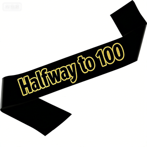 Fascia in raso <span class=keywords><strong>nero</strong></span> e oro con glitter 'Halfway to 100' - Fascia per il 50° compleanno per lui o per lei - Decorazioni per feste - Product Image 1