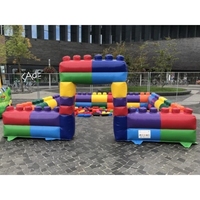 Équipement de terrain de jeu gonflable personnalisé pour enfants, pour l'intérieur et l'extérieur, avec clôture, mur et blocs de construction gonflables