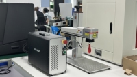 Machine de marquage laser à fibre portable 30W 60W pour bijoux, médailles pour chiens, cartes nominatives, étiquettes d'oreille de bétail, imprimante rotative Mopa, machine de gravure