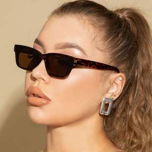 Gafas de Sol Cuadradas Pequeñas con Logotipo Personalizado 2022, Elegantes y Modernas, con Degradado de Color, Protección UV400, para Mujer - Product Image 3