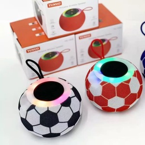 YN-1508 Enceinte portable de bureau RGB en forme de ballon de football, cadeau créatif, avec subwoofer extérieur et son surround 360° 5W - Product Image 2