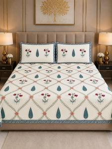 Parure de lit King Size fabriquée en Inde, aspect artisanal, avec 2 taies d'oreiller réversibles, douce et confortable, pour la décoration intérieure, en vente. - Product Image 3