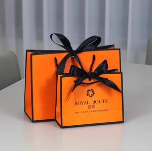 Borsa regalo <span class=keywords><strong>per</strong></span> capelli con Logo di carta bianca arancione personalizzata con manico - Product Image 3