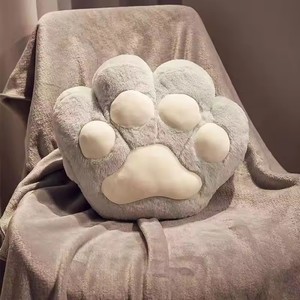 Almohada de Felpa con Diseño de Pata de Gato HY2, Manta para Siesta en la Oficina, Manta para Aire Acondicionado, Tres en Uno - Product Image 5