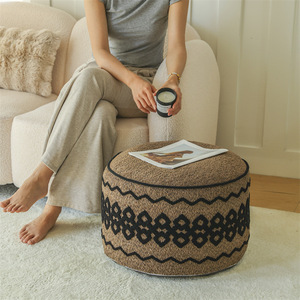 Pouf Marocchino con Ricamo Geometrico, Sgabello per Cambio Scarpe, Cuscino Tatami in Tessuto, Stile Mid-Century Moderno, Artigianale per Interni - Product Image 1