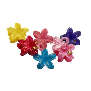 Fermaglio per capelli a forma di fiore di frangipani con puntini dorati da 8 cm, 2 pezzi per colore - Product Image 2