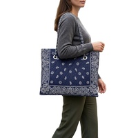 Sac fourre-tout matelassé imprimé bandana avec bandoulière chaîne, grand sac à bandoulière Paisley pour femme, sac à main de voyage esthétique