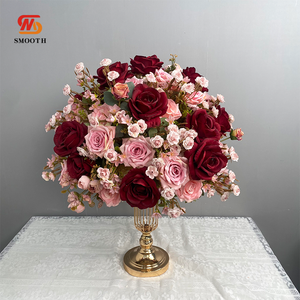 Boule de fleurs artificielles en soie fabriquée à la main par SMOOTH - Rouge/Rose 50 cm pour mariage, Saint-Valentin et événements d'anniversaire - Product Image 2