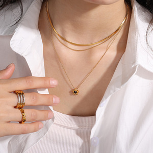 Collar de flores de acero inoxidable con colgante de cinco pétalos, cadena para clavícula, regalo de joyería para mujer - Product Image 4