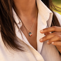 Pendentif disque personnalisé gravé signe astrologique, bordure milgrain, en acier inoxydable 316L plaqué or PVD 18K, étanche et inaltérable, pour femme