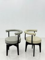 Chaise de salle à manger moderne de luxe pivotante style Bauhaus, revêtement en cuir, structure en bois clair, dossier souple, fonctionnalités réglables, pour la maison et l'hôtel