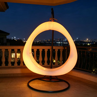 Chaise à bascule solaire lumineuse à LED pour cour extérieure, combinaison deux places, design moderne en plastique pour adultes et enfants