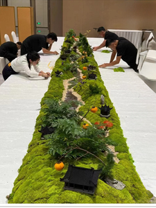 ต้นไม้เทียมสำหรับห้องประชุมดอกไม้ยาวสีเขียวประดับด้วยต้นสน - Product Image 3