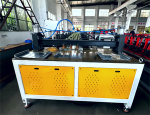 Máquina perfiladora de paneles de puertas de garaje seccionales de acero estriado, tipo Flatline, Slimline y Glacier, con corte de sierra de volante y ancho ajustable - Product Image 4