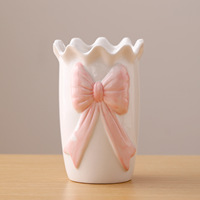 Vase de table en céramique Art Déco en forme d'arc, objet de décoration intérieure. Porte-fleurs tridimensionnel. Apparence de haute qualité. Cadeau