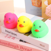 Canard en caoutchouc coloré personnalisé, jouet anti-stress, en forme de dessin animé, souple et compressible, disponible en gros
