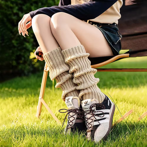 Foot Traffic Calentadores de piernas tejidos con cable para mujer, cálidos y sin pies - Product Image 2