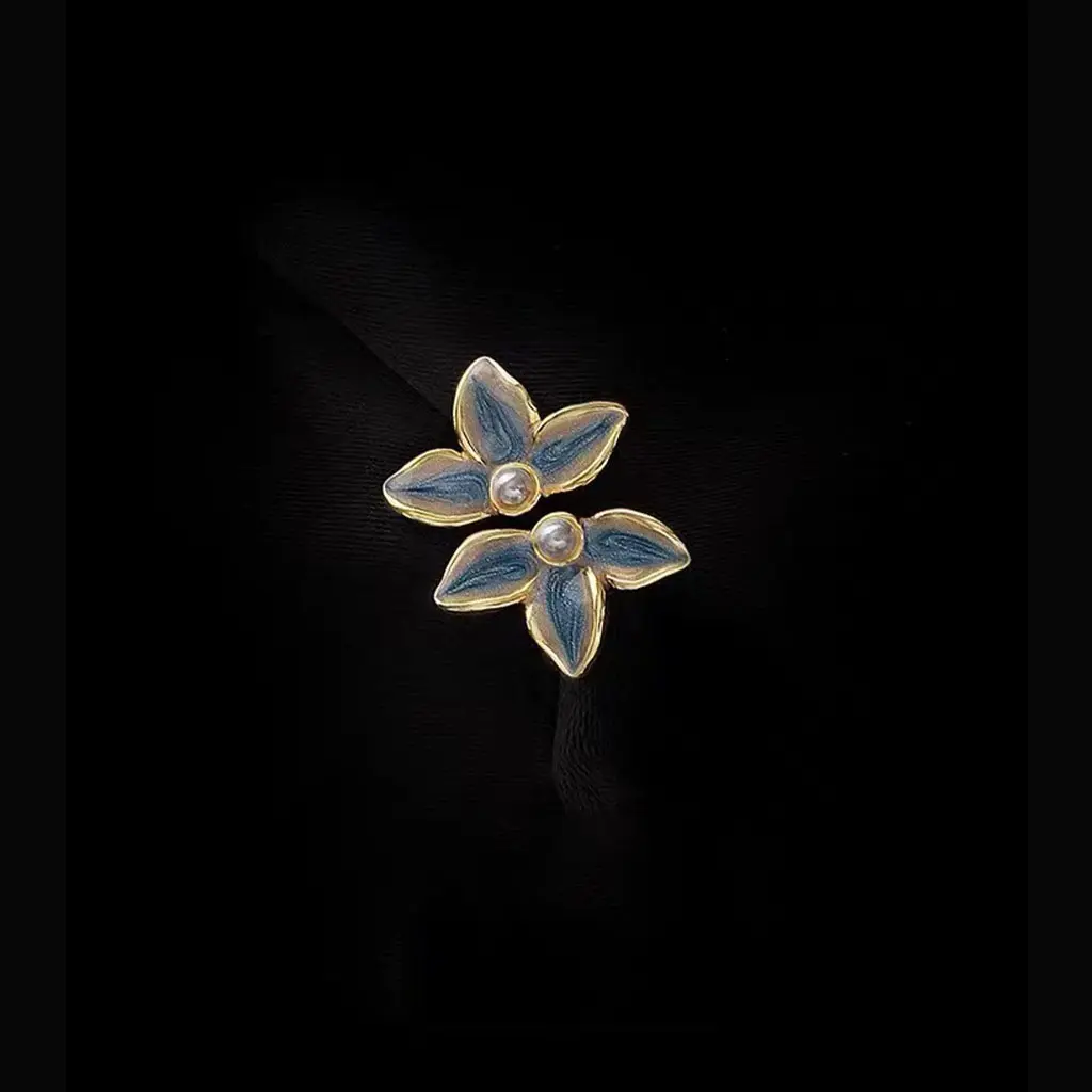 मिनिमलिस्ट सुरुचिपूर्ण ब्लू टोन इनेमल डेज़ी फॉक्स पर्ल स्टड इयररिंग्स सुंदर प्यारा इनेमल इयररिंग्स फूलों के आभूषण