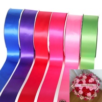 Bahan kemasan DIY ornamen pembungkus Natal undangan kartu cap emas 100% poliester pita Natal pita Satin 38mm