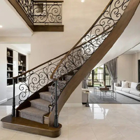 Escalier incurvé personnalisé de luxe en fer forgé galvanisé à chaud à double limon design escalier intérieur en bois de chêne blanc