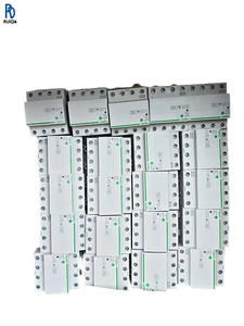 Interruptor de Circuito por Baja Tensión EZ7 4P 32A, Dispositivo de Protección Contra Sobrecarga, Componente de Distribución de Energía - Product Image 1