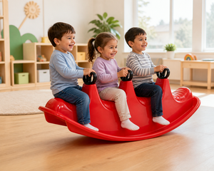 Caballito Mecedor de Tres Asientos de PP, 100cm, Balancín para Niños con Asas para Juego Interior y Exterior OEM - Product Image 1