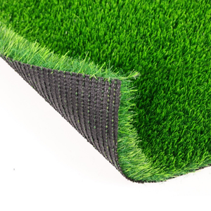 Gazon artificiel synthétique à l'aspect naturel pour la décoration de la cour, du patio et du paysage résidentiel, fourni par l'usine - Product Image 4