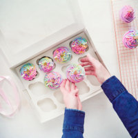 Boîte à friandises personnalisée à 9 compartiments avec fenêtre transparente, emballage de boulangerie en carton de luxe pour gâteau, beignets, cupcakes, macarons, croissants