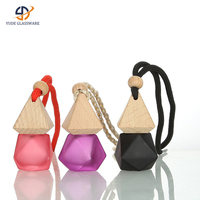 Bouteilles de diffuseur de voiture suspendues en verre plat et carré avec logo laser Bouchon en bois personnalisé de 5ml 8ml 10ml