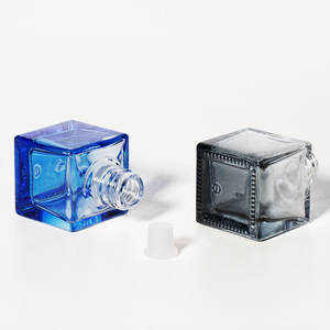 Lege flesje vierkant houten deksel hangend 8 ml gradiënt zwart blauw transparant parfum glazen auto luchtverfrisser diffuser fles met ventilatieklem - Product Image 5