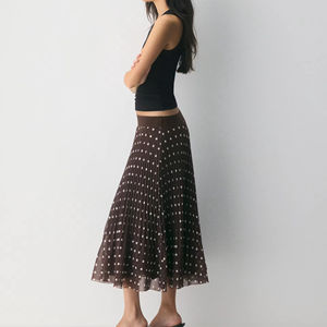 Falda cómoda de media pierna hasta el tobillo para mujer, con estampado de lunares marrones y caída suave, ideal para el día a día. - Product Image 2