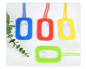 Etiqueta de Equipaje Rectangular de Silicona Personalizada 2025 con Solapa para Información de Identificación y Logotipo Publicitario para Embarque de Aviones - Product Image 3