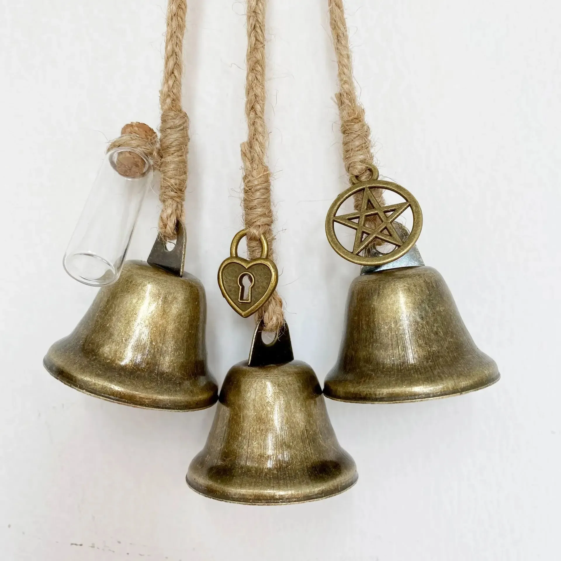 Guirnalda de campanas de viento de bruja colgante hecho a mano campanas de bruja protección perchas de puerta campanas de bruja Wiccan campanas de viento mágicas para puerta de casa