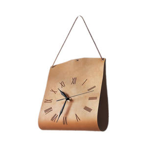 Horloge murale en cuir de forme irrégulière, analogique, silencieuse, alimentée par batterie, pour salon, chambre à coucher, horloge décorative - Product Image 4