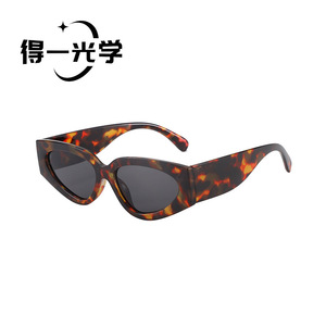 แว่นกันแดด De Yi Optics ทรงแคทอายสำหรับผู้หญิง กรอบพลาสติก โพลาไรซ์ ป้องกันรังสียูวี 400 รุ่นที่ 3 เลนส์สีดำ - Product Image 5