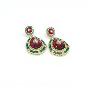 Boucles d'oreilles pendantes Meenakari plaquées or avec pierre doublette ronde taille brillant, sertissage griffe, forme goutte d'eau, bijoux de mariage et de fête - Product Image 1