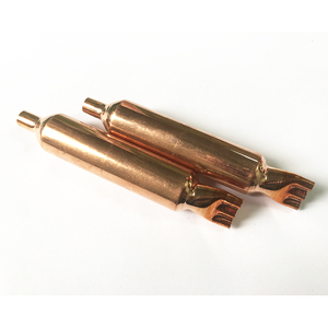 Acumulador de Cobre para Refrigeración SP, Entrada 1/4, Salida de Tres Orificios 1/8, Filtro, Modelo SP1/4*3, Conexión por Soldadura - Product Image 1