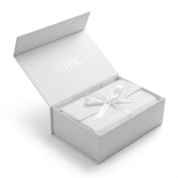 Boîte cadeau rigide pliable magnétique blanche avec laminage mat écologique, revêtement UV, logo OEM, emballage de luxe pour boutique