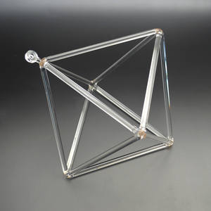 Cristal de Quartz Clair Chant Double Pyramides Pour La Thérapie Par Le Son - Product Image 5