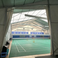 Tente de sport portable à structure transparente en aluminium pour terrain de padel extérieur