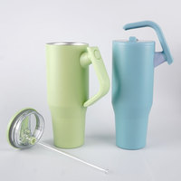 2025 nouveau 40 oz voiture voyage tasse poignée rotative Sport de plein air garder au froid 304 acier inoxydable 40 oz gobelet bouteille d'eau
