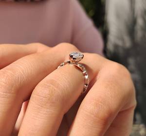 Anillo de Compromiso con Diamante Cultivado en Laboratorio Avira Jewels, Oro Sólido de 10-18k, Corte Pera de 1 Quilate, Personalizable, Sin Níquel, Sin Plomo, Clásico - Product Image 3